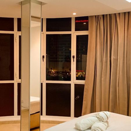 Amazing Appartement Au Centre Ville En Face Hilton & Gare Train De Tgv De Tanger Bagian luar foto