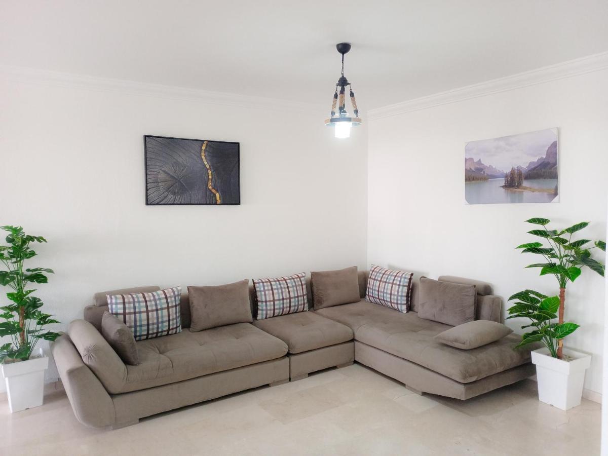 Amazing Appartement Au Centre Ville En Face Hilton & Gare Train De Tgv De Tanger Bagian luar foto