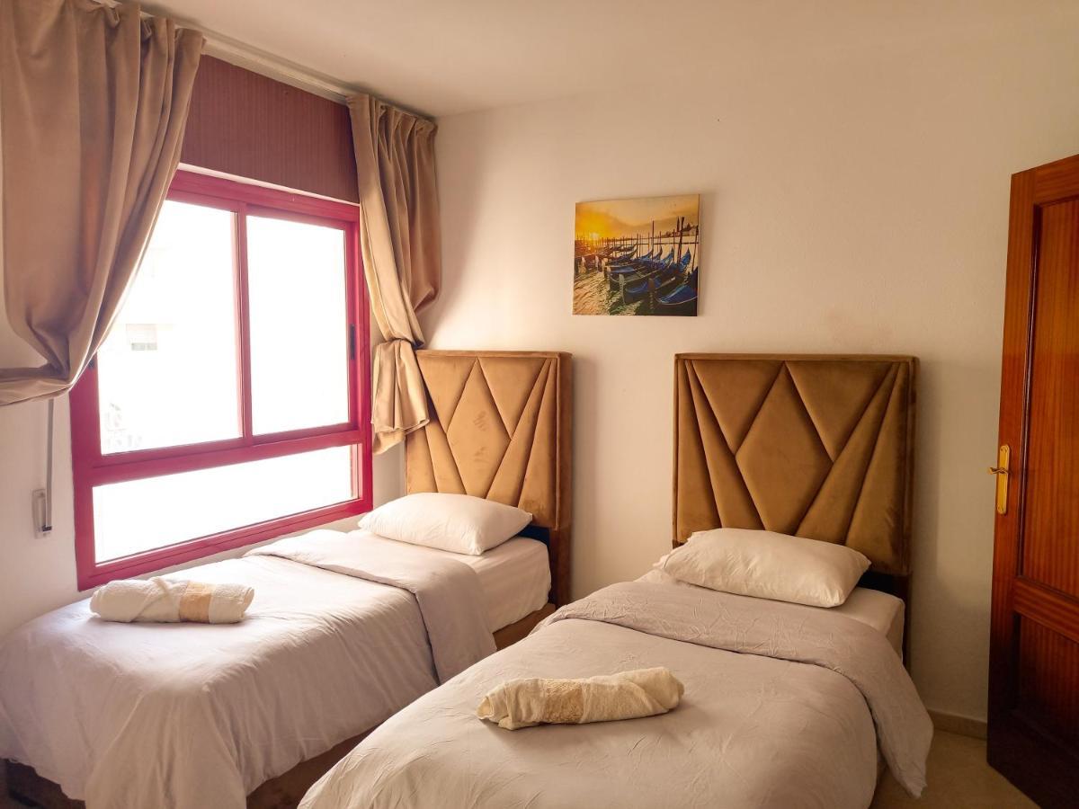 Amazing Appartement Au Centre Ville En Face Hilton & Gare Train De Tgv De Tanger Bagian luar foto