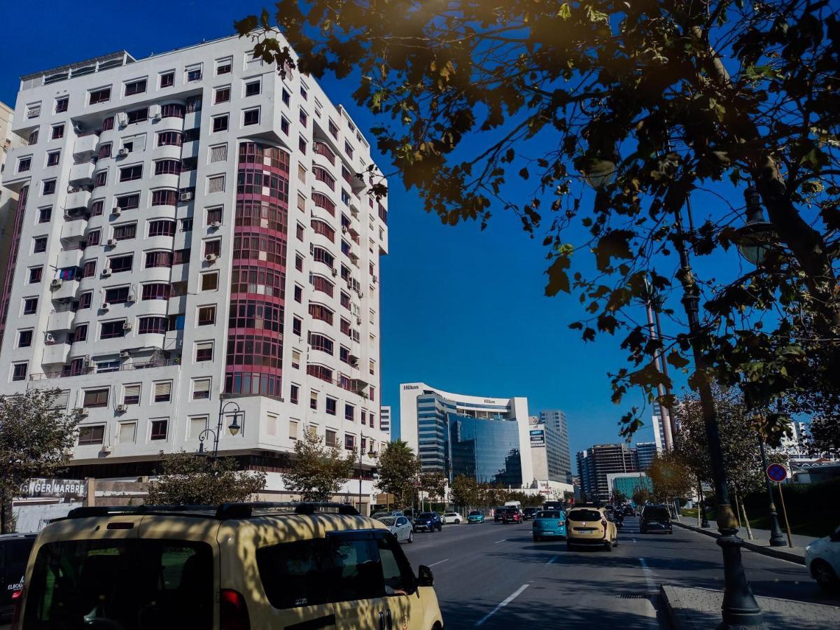 Amazing Appartement Au Centre Ville En Face Hilton & Gare Train De Tgv De Tanger Bagian luar foto