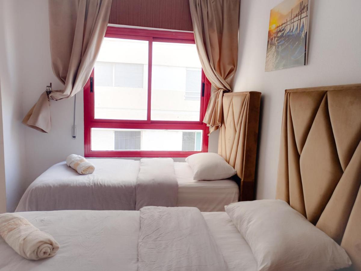 Amazing Appartement Au Centre Ville En Face Hilton & Gare Train De Tgv De Tanger Bagian luar foto