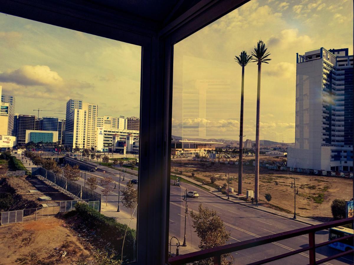 Amazing Appartement Au Centre Ville En Face Hilton & Gare Train De Tgv De Tanger Bagian luar foto